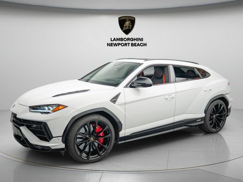 Used 2024 Lamborghini Urus S AWD/4WD image 3