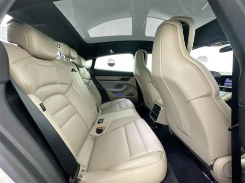 Used 2022 Porsche Taycan image 24