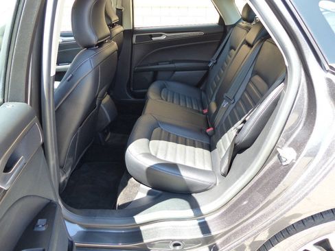 Used 2017 Ford Fusion SE AWD/4WD image 39