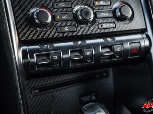 Used 2015 Nissan GT-R Premium image 18