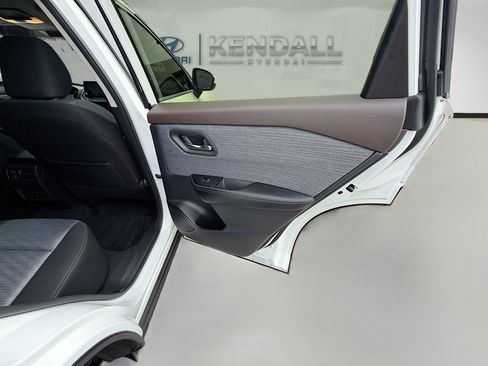 Used 2023 Nissan Rogue SV FWD image 28