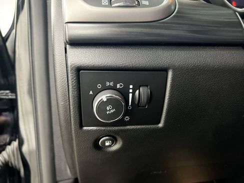 Used 2020 Jeep Grand Cherokee Altitude AWD/4WD image 19