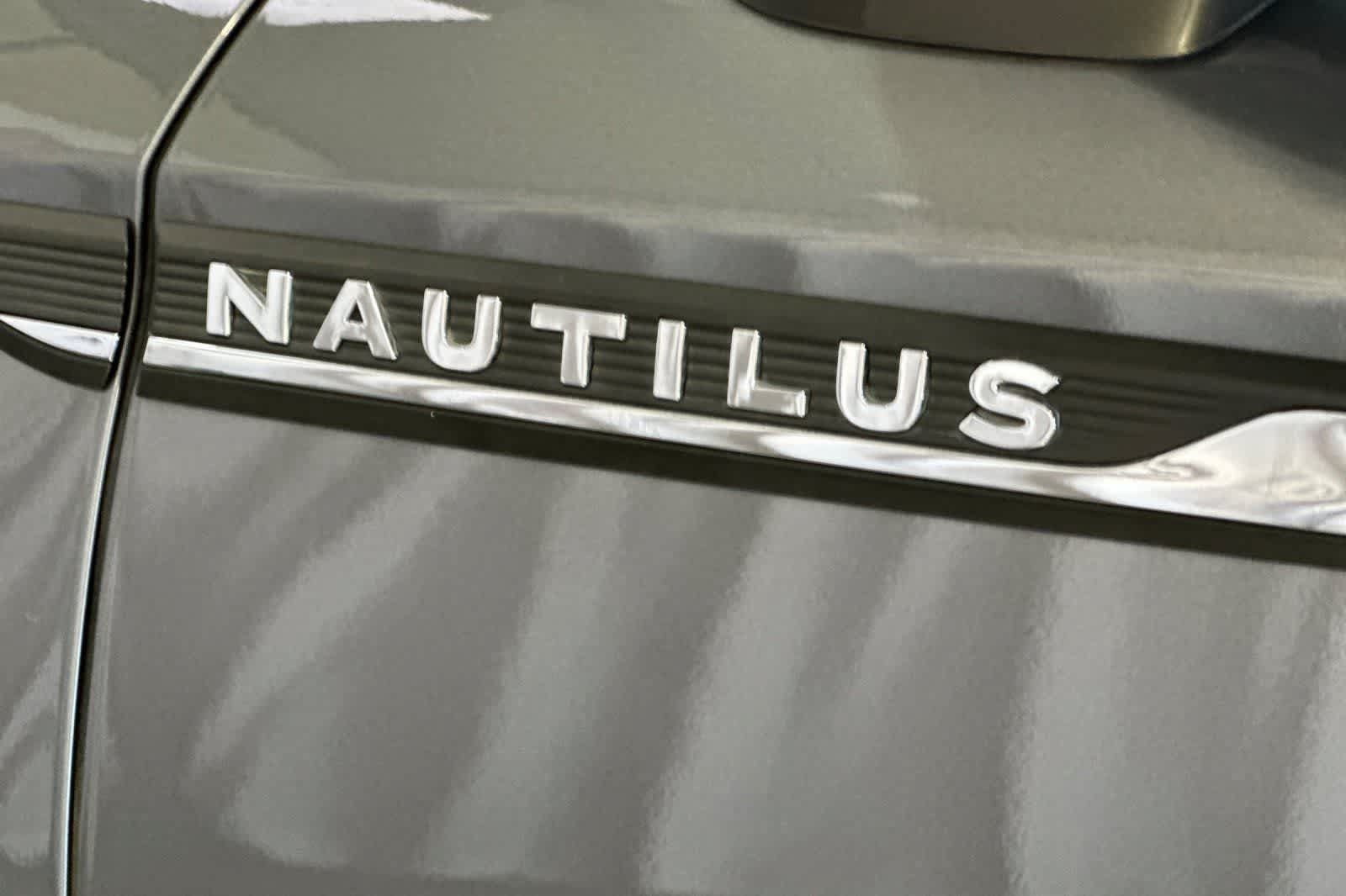 Used 2022 Lincoln Nautilus FWD w/ Premium Package image 17