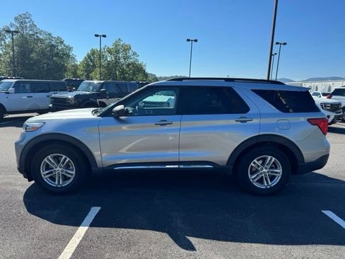 Used 2021 Ford Explorer XLT w/ Equipment Group 202A RWD image 4