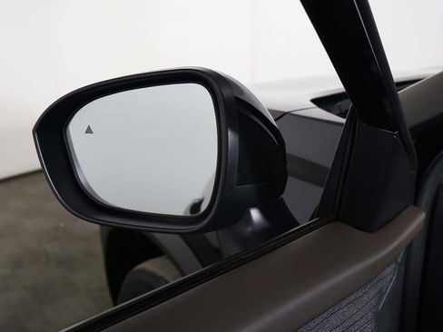 Used 2023 Nissan Rogue SV image 29