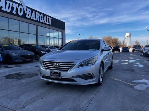 Used 2015 Hyundai Sonata SE image 1