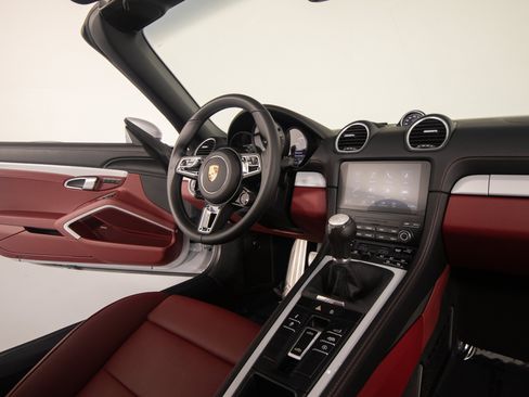 Used 2025 Porsche 718 Boxster GTS RWD image 32