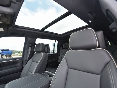 New 2025 Chevrolet Suburban Premier image 11