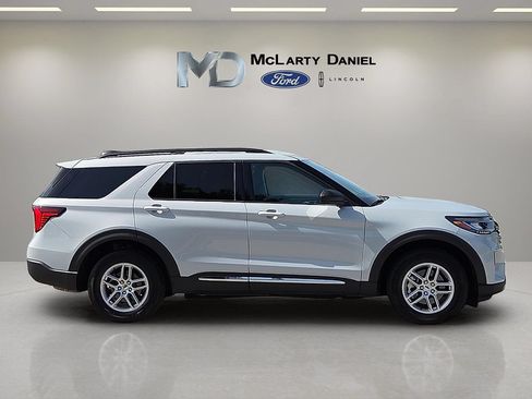 Used 2025 Ford Explorer Active AWD/4WD image 6
