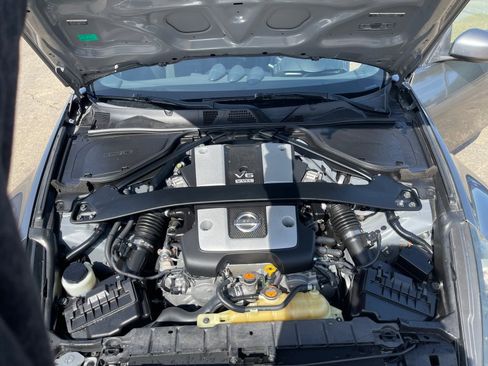 Used 2018 Nissan 370Z Roadster RWD image 22