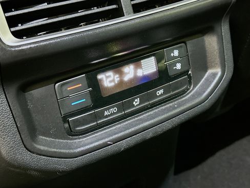 Used 2025 Volkswagen Atlas SE image 27