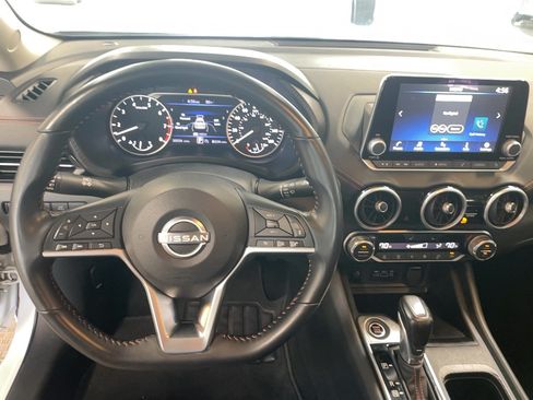 Used 2025 Nissan Sentra SR FWD image 13