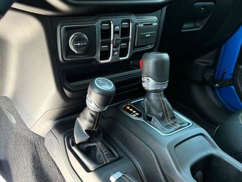 Used 2023 Jeep Gladiator Overland image 23