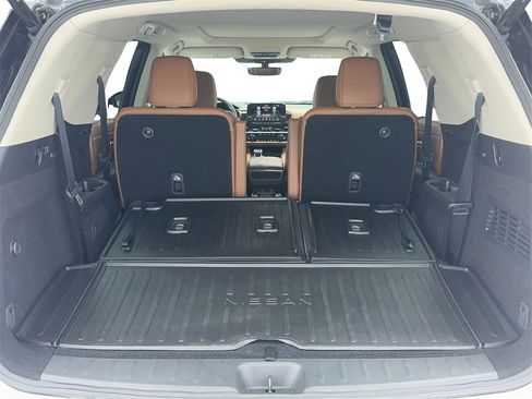 Used 2025 Nissan Pathfinder Platinum image 12