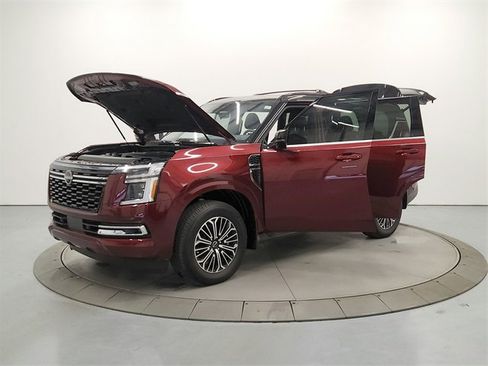 Used 2025 Nissan Armada Platinum image 11