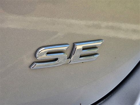 Used 2024 Toyota Camry SE image 18