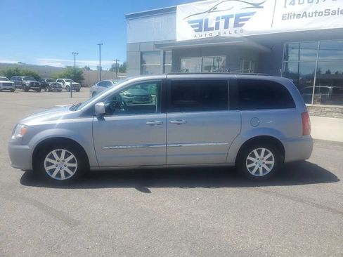 Used 2016 Chrysler Town & Country Touring FWD image 2