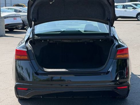 Used 2024 Nissan Altima 2.5 SV FWD image 7