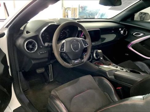 Used 2018 Chevrolet Camaro ZL1 RWD image 7
