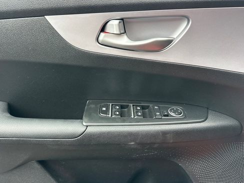 Used 2024 Kia Forte LXS image 11