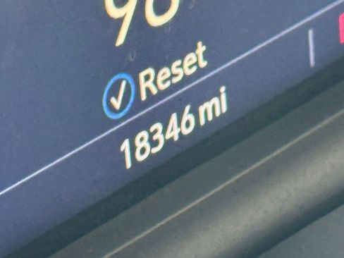 Certified 2025 Cadillac XT6 Premium Luxury image 3