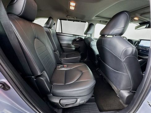 Used 2023 Toyota Highlander XLE image 30
