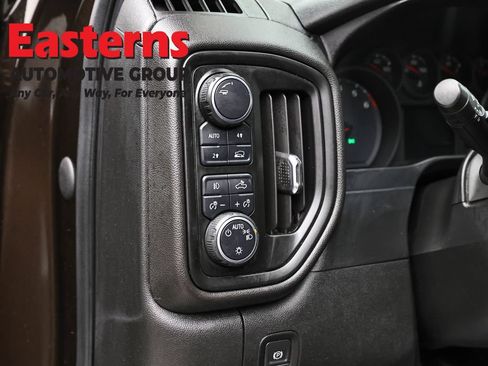 Used 2020 Chevrolet Silverado 1500 Custom w/ Custom Value Package AWD/4WD image 12