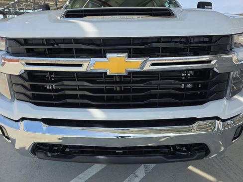 Used 2025 Chevrolet Silverado 2500 LT w/ Convenience Package image 32