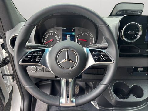 Used 2025 Mercedes-Benz Sprinter 3500 image 20