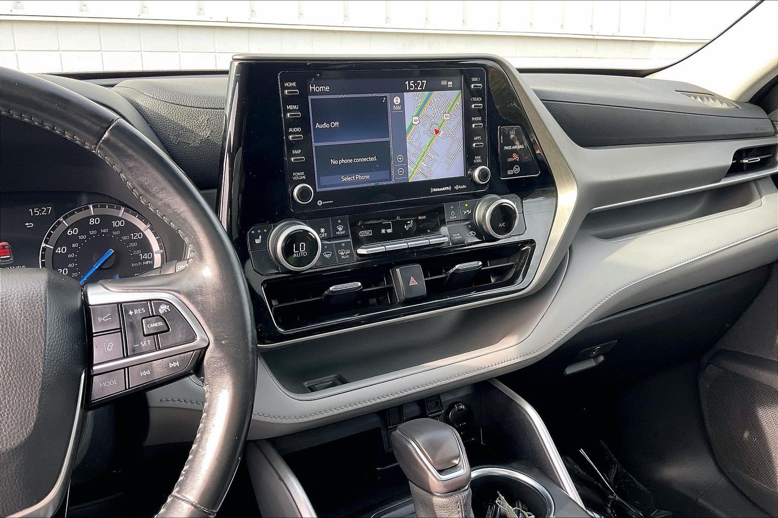 Used 2021 Toyota Highlander XLE AWD/4WD image 7