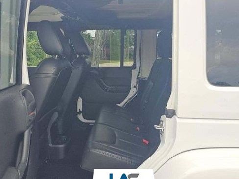 Used 2015 Jeep Wrangler Unlimited Sahara AWD/4WD image 3
