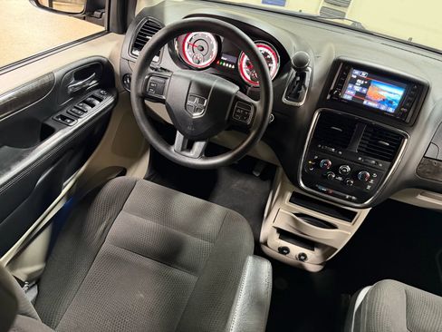 Used 2019 Dodge Grand Caravan SE image 48