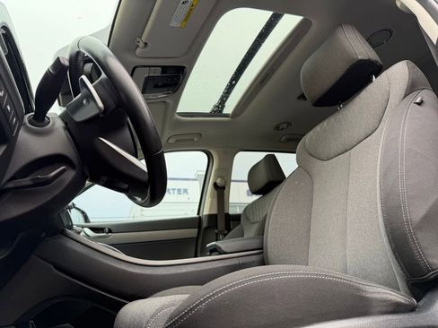 Used 2022 Hyundai Palisade SEL w/ Winter Package image 9