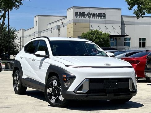 Used 2025 Hyundai Kona SEL FWD image 2
