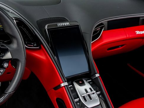 Used 2024 Ferrari Roma Spider image 32