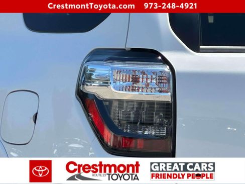 Certified 2018 Toyota 4Runner TRD Off-Road Premium AWD/4WD image 8