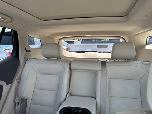 Used 2024 GMC Terrain Denali AWD/4WD image 10