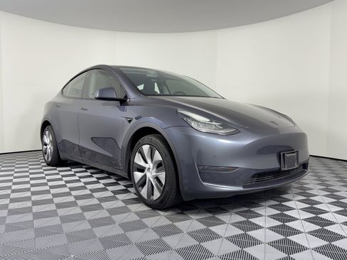Used 2022 Tesla Model Y Long Range AWD/4WD image 7