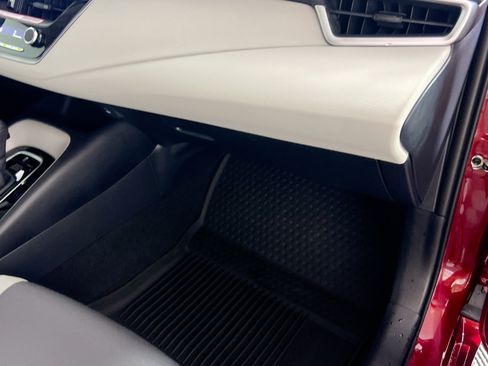 Used 2024 Toyota Corolla LE FWD image 33