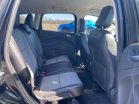 Used 2018 Ford Escape SE w/ SE Sport Appearance Package image 8