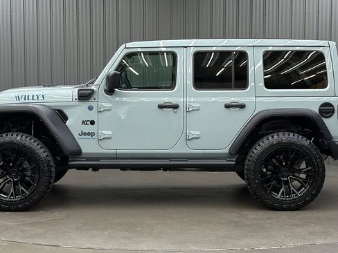 Used 2024 Jeep Wrangler Unlimited AWD/4WD image 2