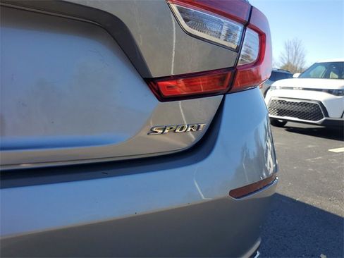 Used 2022 Honda Accord Sport image 7