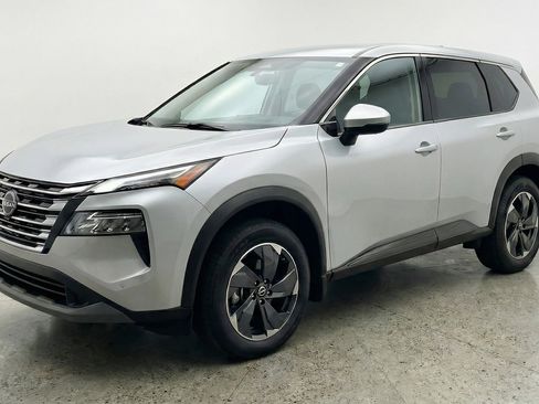 Used 2025 Nissan Rogue SV FWD image 3