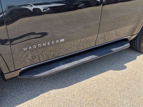 Used 2025 Jeep Wagoneer Series II AWD/4WD image 8