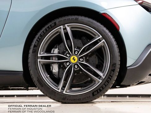 Used 2024 Ferrari Roma Spider RWD image 19
