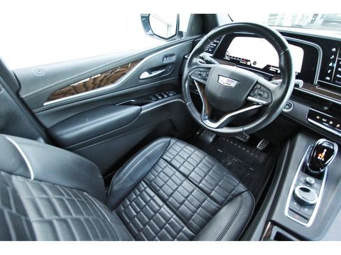 Used 2022 Cadillac Escalade ESV Sport Platinum AWD/4WD image 9