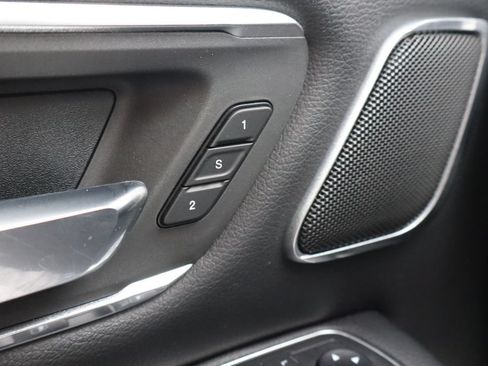 Used 2019 RAM 1500 Laramie AWD/4WD image 32