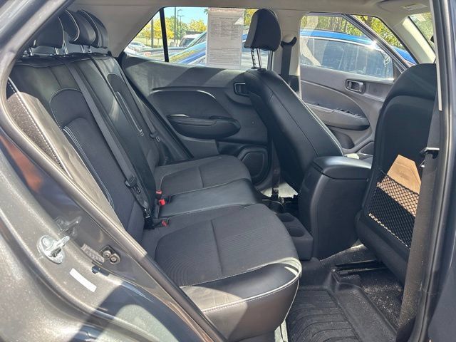 Used 2023 Hyundai Venue Limited w/ Cargo Package FWD image 9