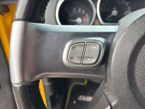 Used 2003 Chevrolet SSR w/ Preferred Equipment Group image 12