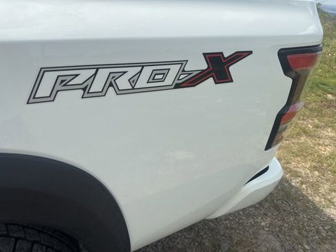 Used 2022 Nissan Frontier Pro-X RWD image 11